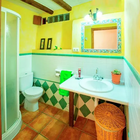 Beautiful In With Shared Pool Holiday home Laroya