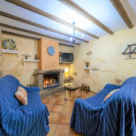 Beautiful In With Shared Pool * Laroya
