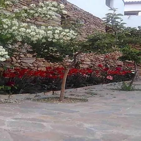 Beautiful In With Shared Pool Holiday home *