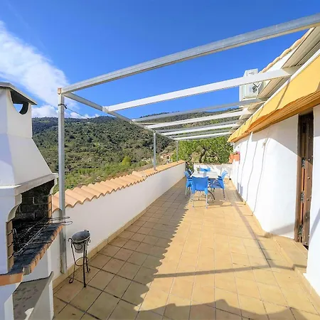 Beautiful In With Shared Pool Holiday home Laroya