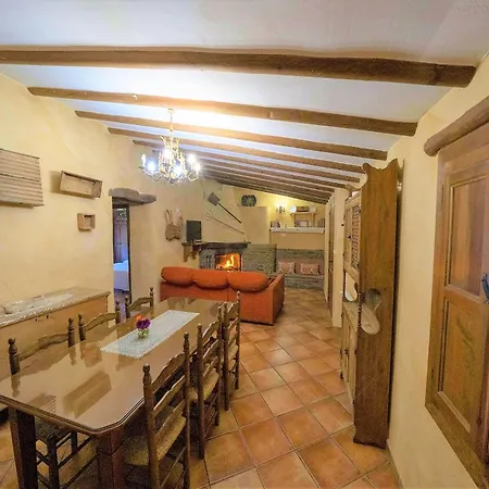 Beautiful In With Shared Pool Holiday home *