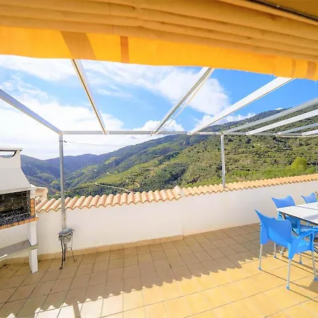 Beautiful In With Shared Pool Holiday home *